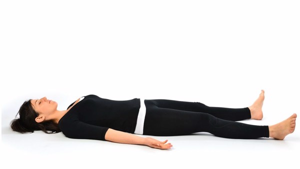 Động tác yoga tốt cho tim mạch 1: Shava Asana – Thư giãn