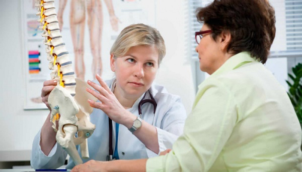nguy cơ gãy xương do loãng xương rất cao khi độ tuổi hành kinh ở nữ là 17